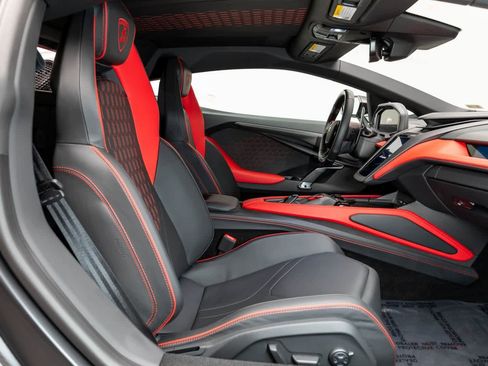 Used 2024 Lamborghini Revuelto image 14