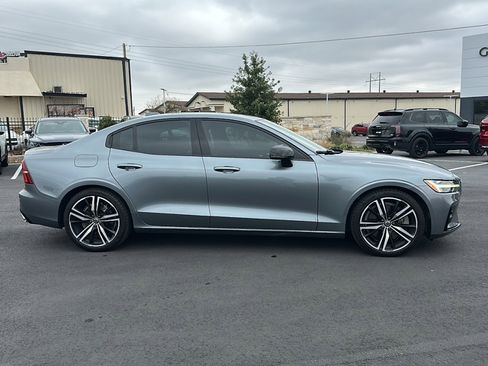 Used 2019 Volvo S60 T6 R-Design image 9