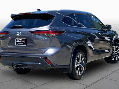 Used 2024 Toyota Highlander XLE FWD image 13
