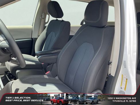 Used 2023 Chrysler Voyager LX FWD image 19
