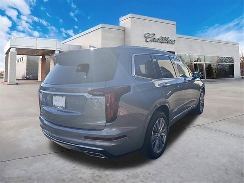 Certified 2025 Cadillac XT6 Premium Luxury image 3