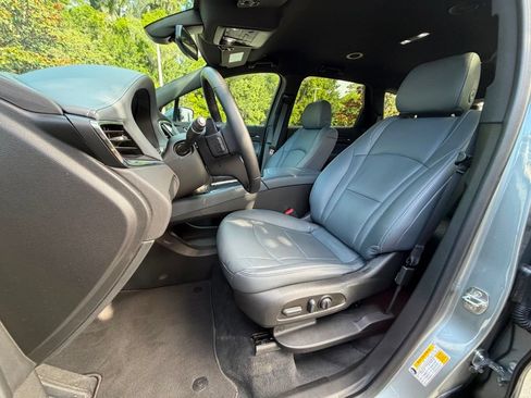Used 2023 Buick Enclave Essence FWD image 15