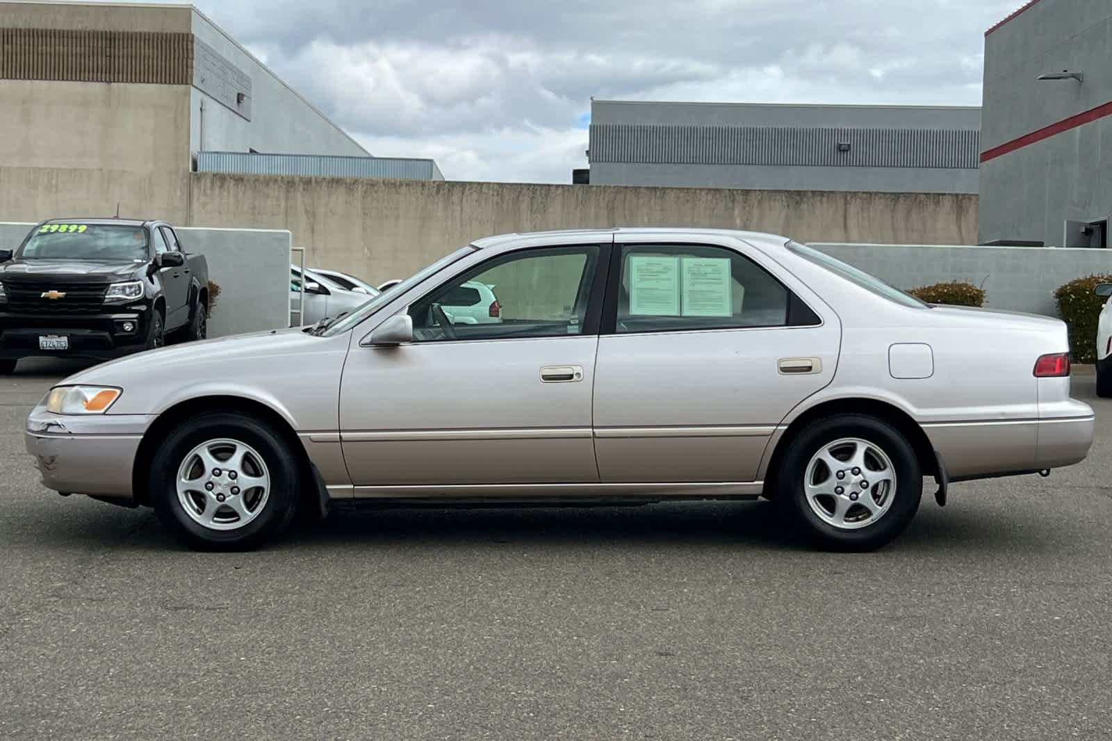 Used 1997 Toyota Camry LE w/ Leather Trim Pkg FWD image 9