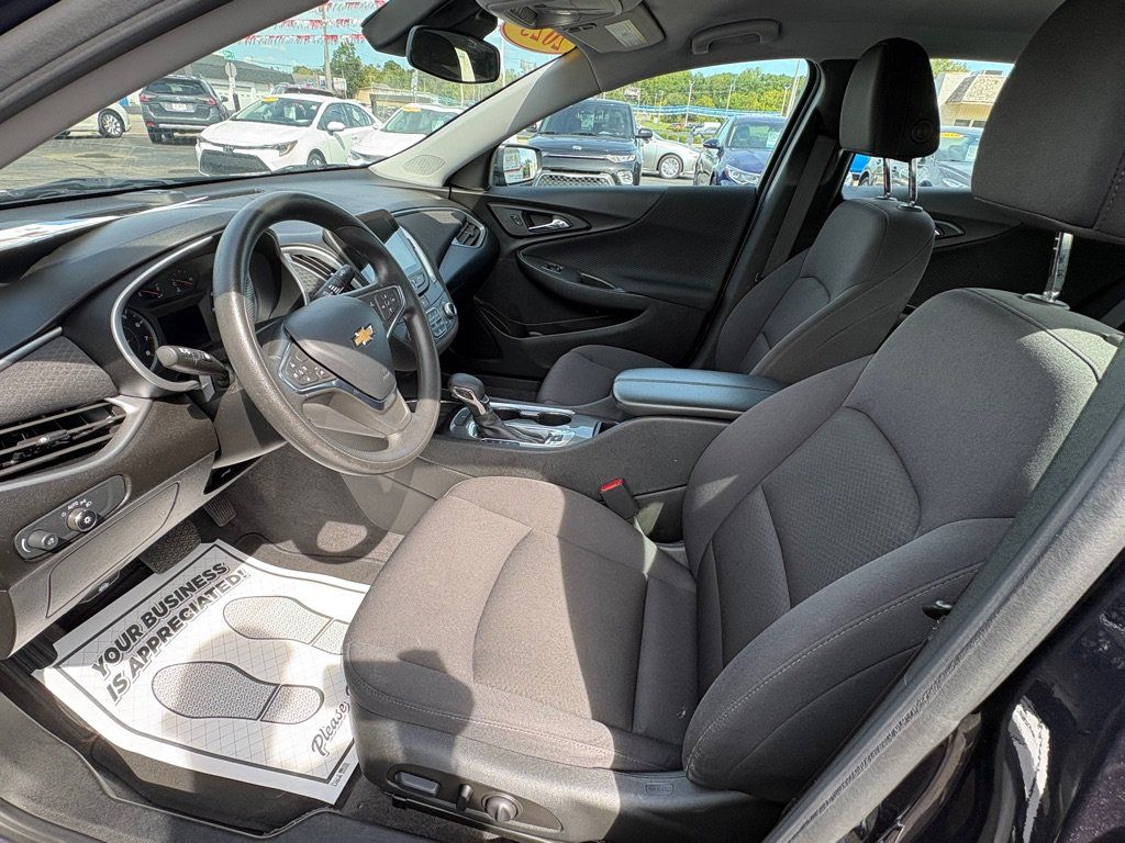 Used 2023 Chevrolet Malibu LT FWD image 9