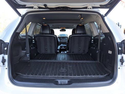 Used 2018 Toyota Highlander XLE AWD/4WD image 52