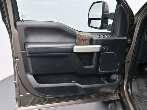 Used 2018 Ford F250 Lariat w/ Lariat Value Package image 9