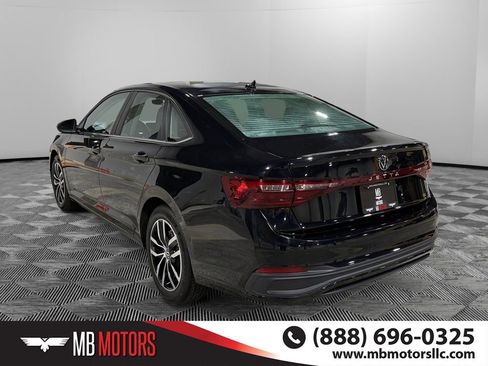 Used 2025 Volkswagen Jetta SE image 7