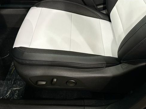 New 2026 Chevrolet Equinox EV LT image 20