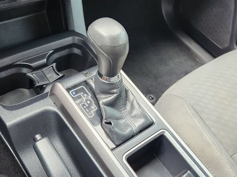 Used 2020 Toyota Tacoma SR5 AWD/4WD image 22