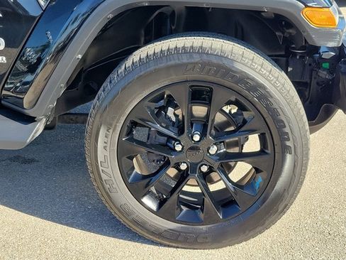 Used 2019 Jeep Wrangler Unlimited Sahara image 7