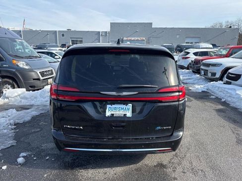 Used 2023 Chrysler Pacifica Touring-L image 7