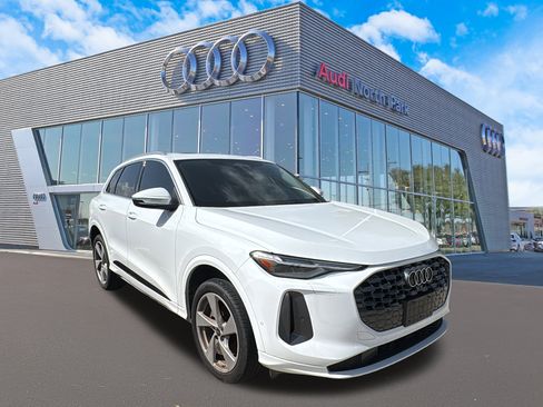 Used 2025 Audi Q5 Premium Plus w/ Premium Plus AWD/4WD image 1