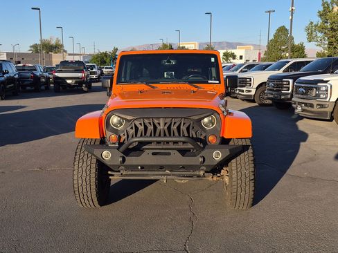 Used 2013 Jeep Wrangler Unlimited Sahara w/ Connectivity Group AWD/4WD image 11