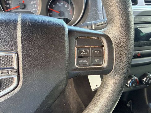 Used 2012 Dodge Avenger SE FWD image 13