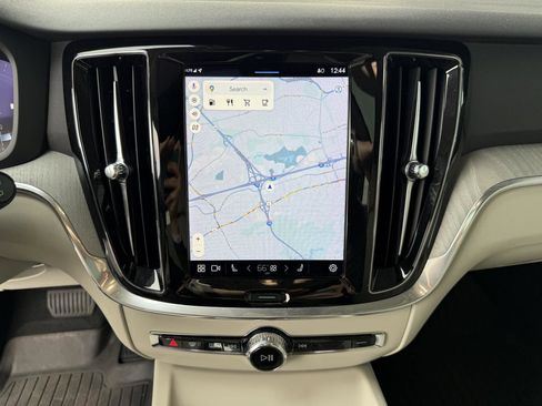Used 2024 Volvo V60 B5 Cross Country Plus image 15