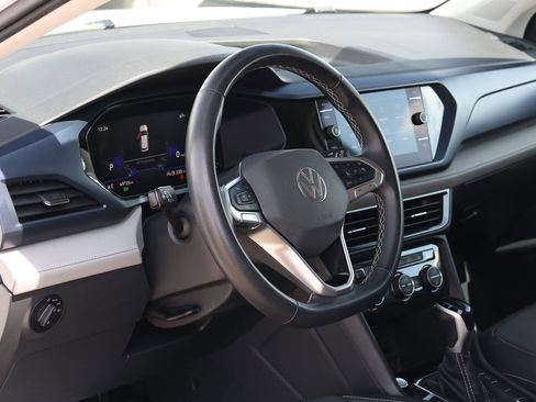 Used 2024 Volkswagen Taos SE image 14