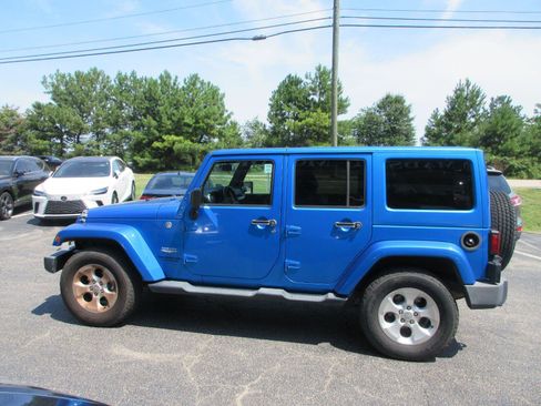 Used 2015 Jeep Wrangler Unlimited Sahara AWD/4WD image 8