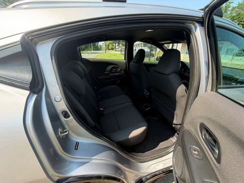 Used 2019 Honda HR-V Sport image 16