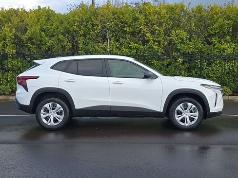 New 2026 Chevrolet Trax LS image 4
