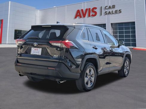 Used 2025 Toyota RAV4 XLE image 6