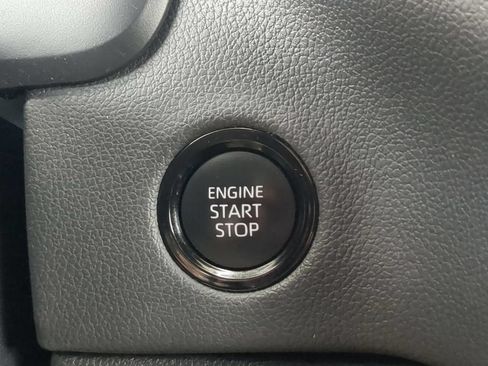 Used 2025 Toyota Tundra Limited AWD/4WD image 21