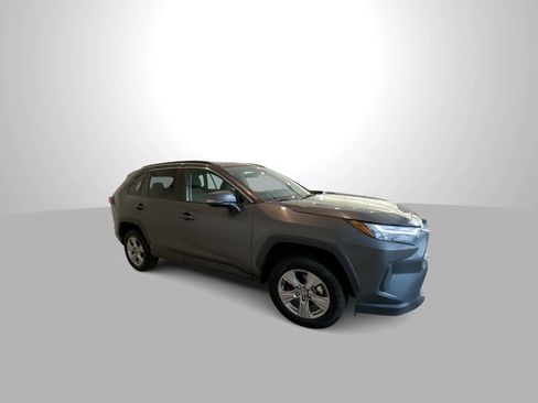 Used 2025 Toyota RAV4 XLE AWD/4WD image 2