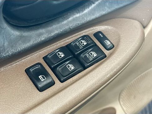 Used 2004 Chevrolet TrailBlazer LS w/ LS Preferred Equipment Group AWD/4WD image 14
