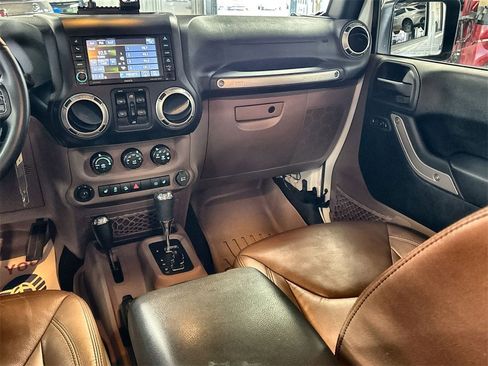 Used 2015 Jeep Wrangler Unlimited Rubicon w/ Dual Top Group image 26