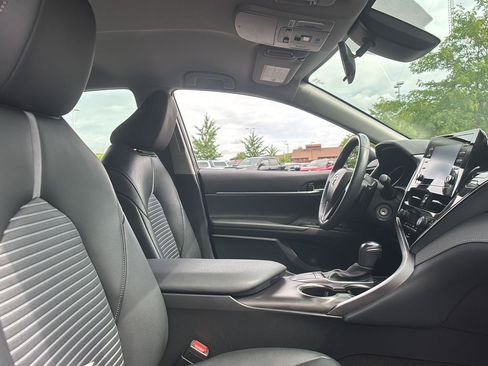 Used 2024 Toyota Camry SE FWD image 17