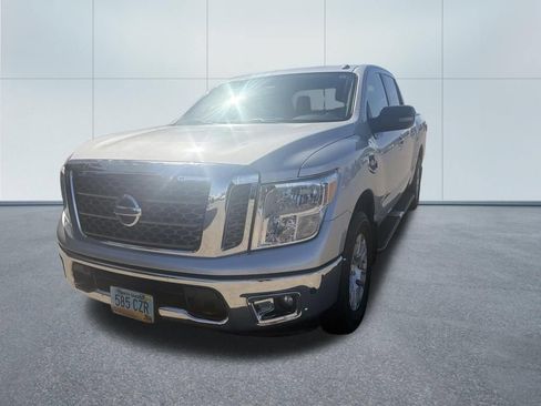 Used 2017 Nissan Titan SV AWD/4WD image 10
