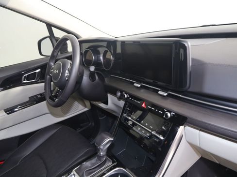 Used 2024 Kia Carnival EX FWD image 46