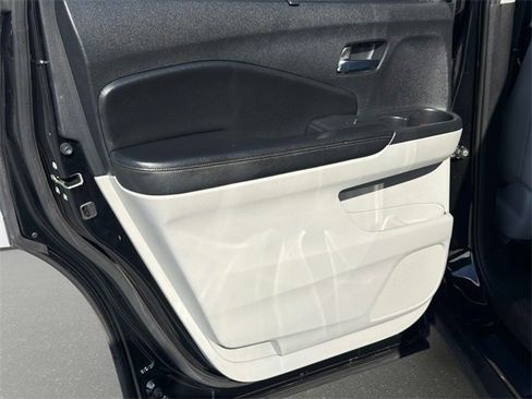 Used 2019 Honda Pilot Touring image 11