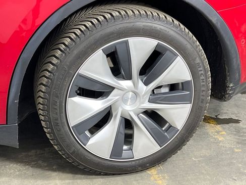 Used 2021 Tesla Model Y Long Range image 37