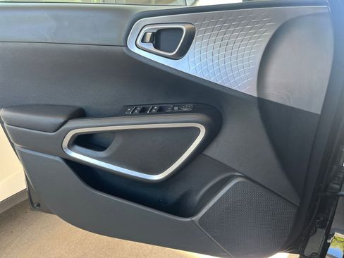 Used 2025 Kia Soul LX w/ LX Technology Package image 18