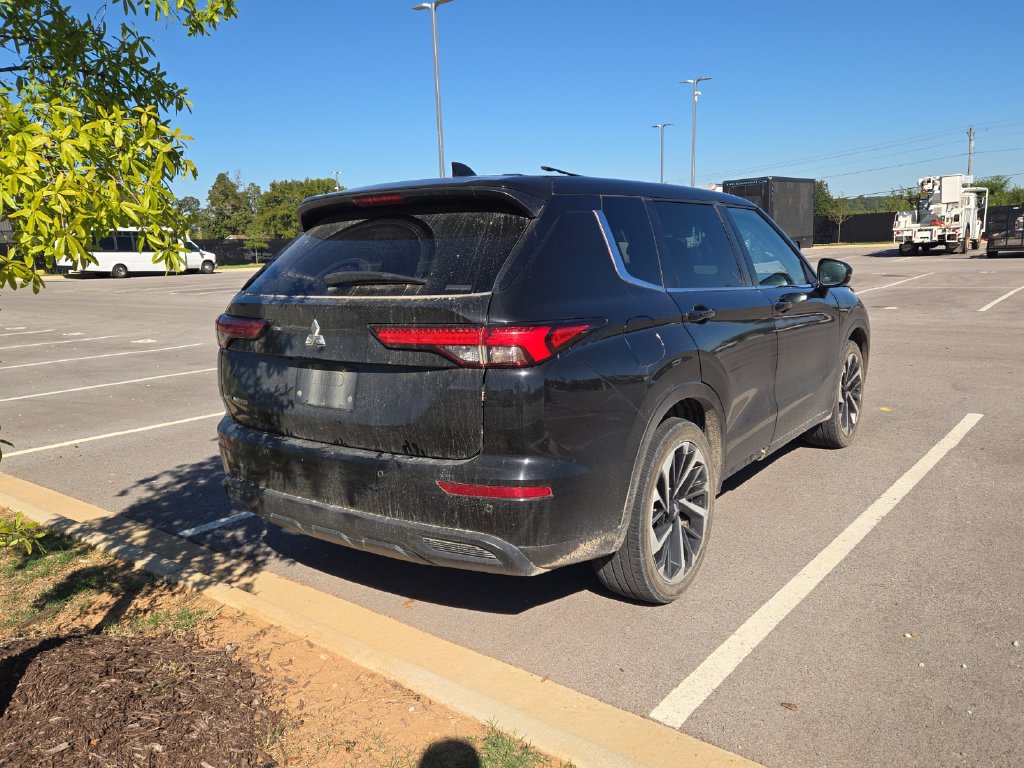 Used 2022 Mitsubishi Outlander ES AWD/4WD image 3