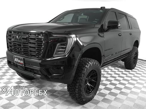 Used 2026 GMC Yukon XL Denali w/ Sun & Power Step Package AWD/4WD image 8