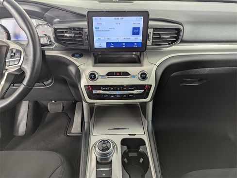 Used 2024 Ford Explorer XLT image 25
