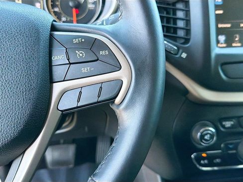 Used 2016 Jeep Cherokee 75th Anniversary FWD image 37