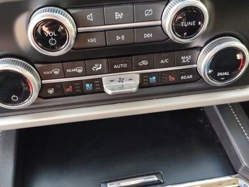 Used 2023 Ford Expedition XLT image 16