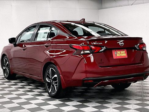 New 2025 Nissan Versa SR w/ Trunk Package FWD image 4