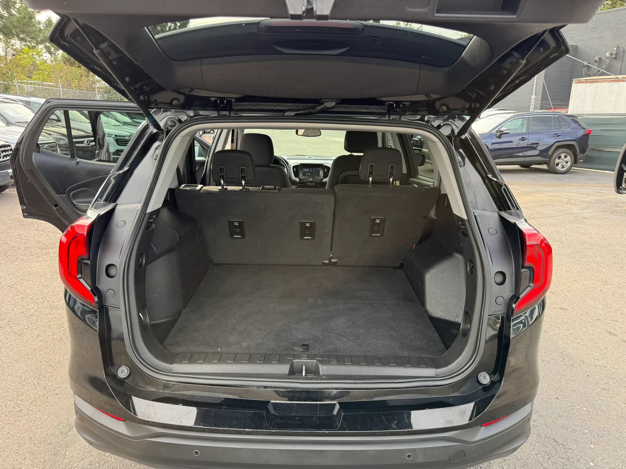 Used 2018 GMC Terrain SLE w/ Driver Convenience Package AWD/4WD image 15