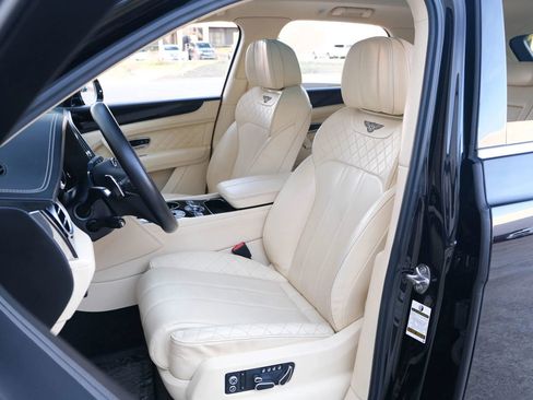 Used 2018 Bentley Bentayga image 23