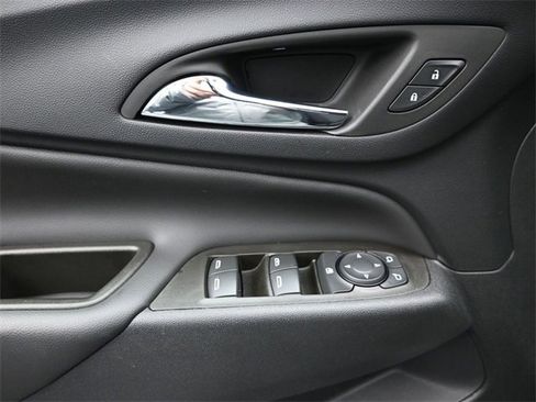 Used 2023 Chevrolet Equinox LT image 11