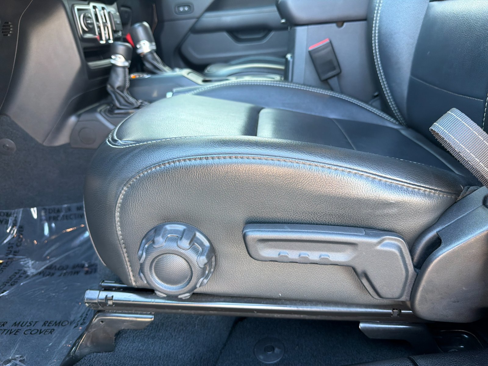 Used 2022 Jeep Wrangler Unlimited Sahara AWD/4WD image 13