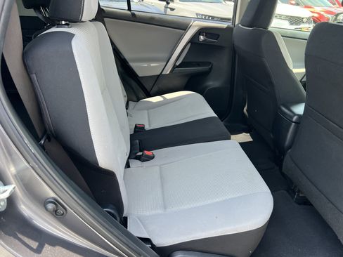 Used 2017 Toyota RAV4 XLE w/ Carpet Mat Package FWD image 18