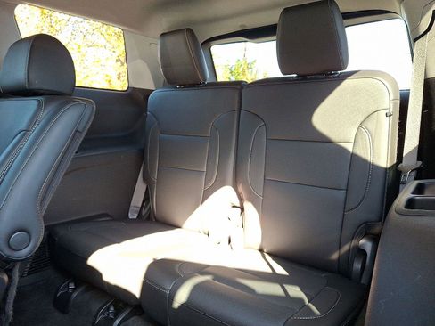 Used 2020 GMC Acadia SLT image 11