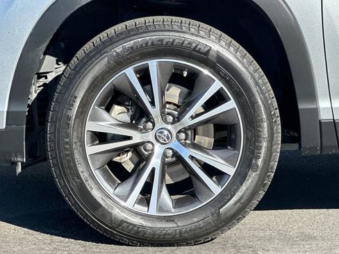 Used 2019 Toyota Highlander LE FWD image 29