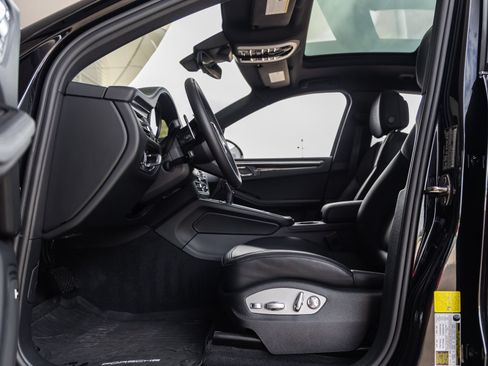 Certified 2026 Porsche Macan AWD/4WD image 25