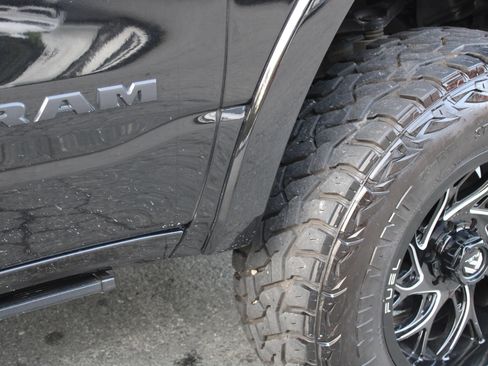 Used 2019 RAM 1500 Laramie AWD/4WD image 35