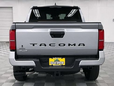 Used 2025 Toyota Tacoma SR5 AWD/4WD image 5